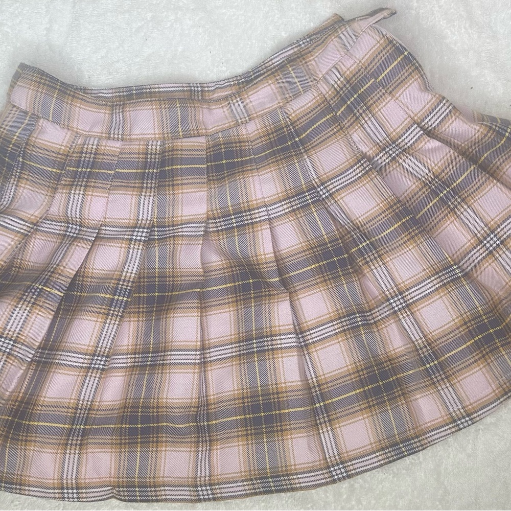 Forever 21 Pink and White Pleated Skater Mini Skirt